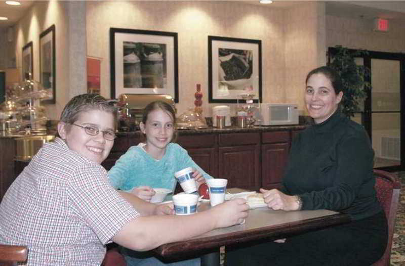 Hampton Inn Kerrville Restoran gambar